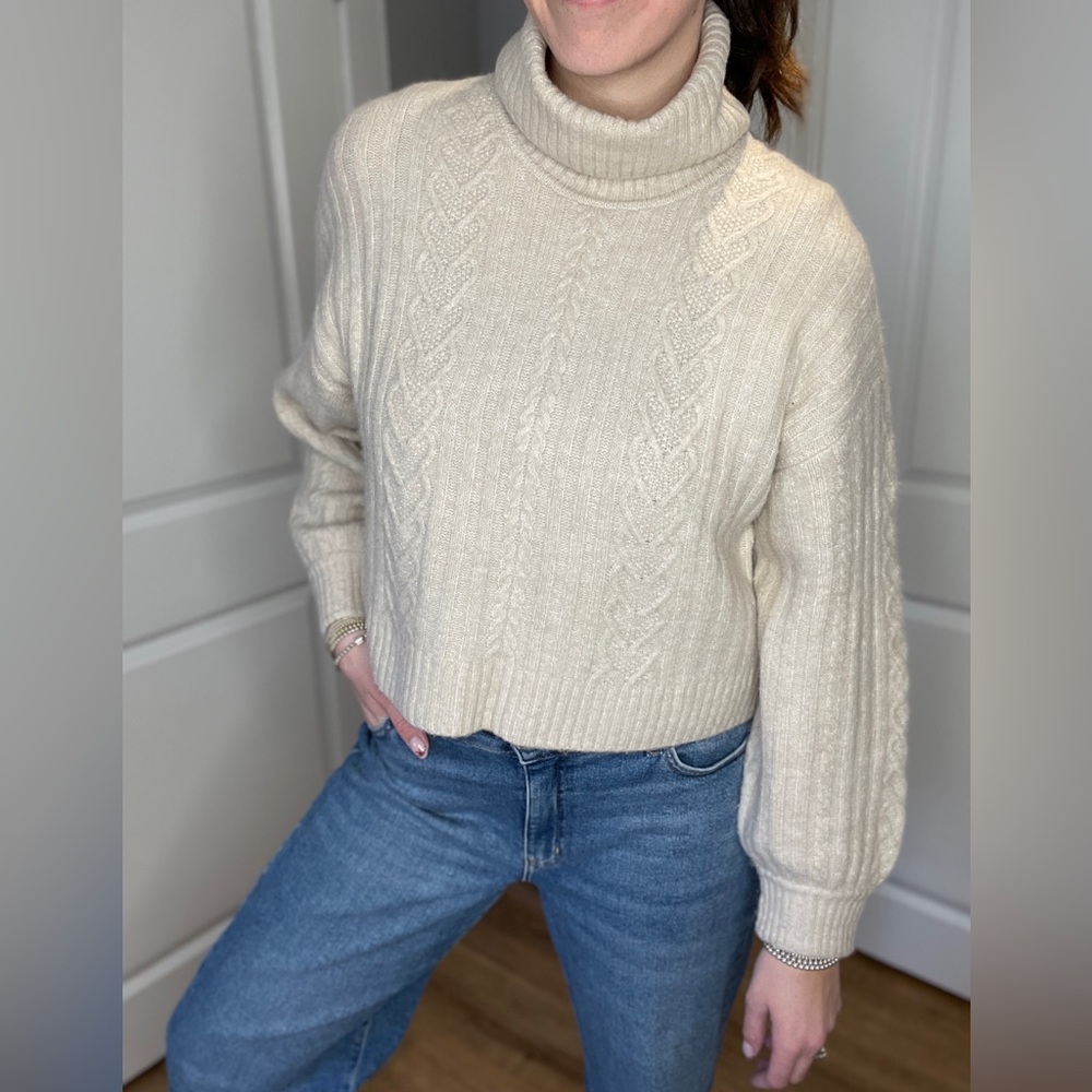 H&M Cozy Cream Turtleneck Sweater - Picture 3 of 4